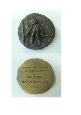 Medalla del comité International de Mauthausen pro meritis a Pilar Molins i Cid, 2000